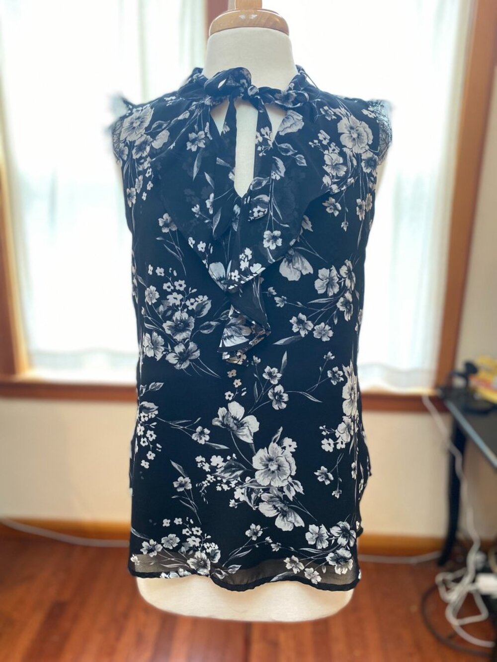 Tahari black and gray floral blouse, size M - Picture 2 of 6
